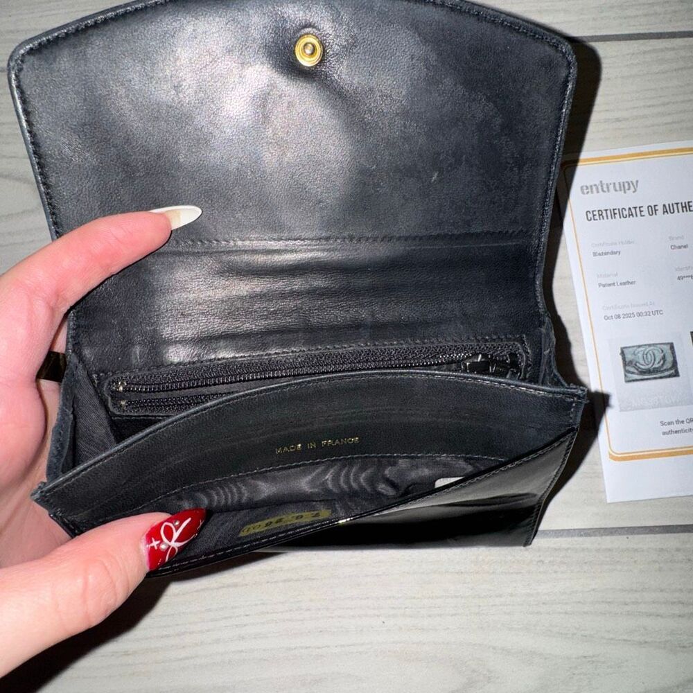 vintage Chanel black patent leather CC logo wallet/clutch   Comes with Authentic - Picture 3 of 8